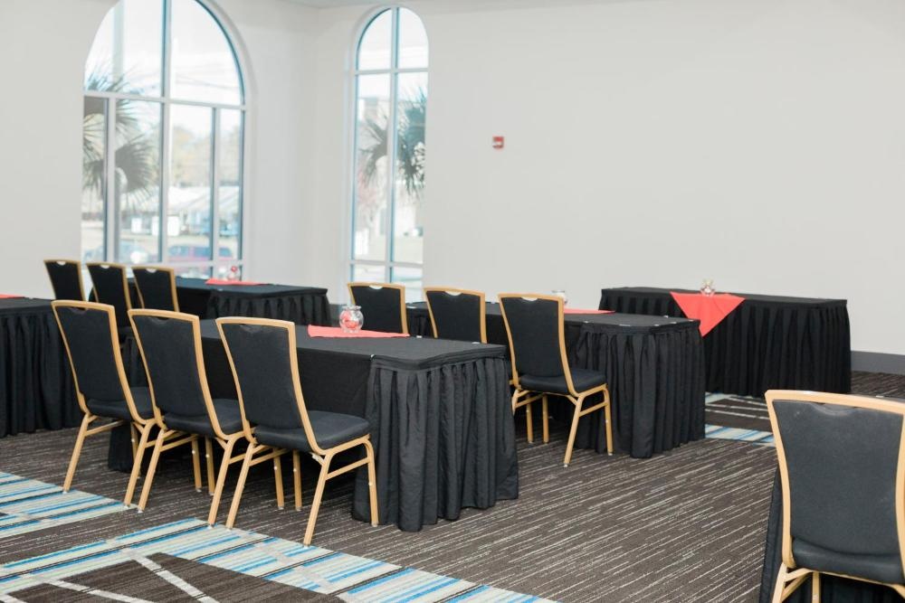Holiday Inn Express Hotel & Suites Columbia-Fort Jackson